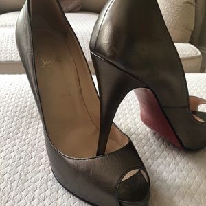 Christian Louboutin bronze peep-toe pump